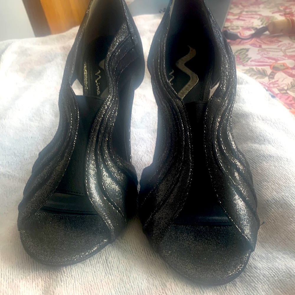 Nina Grecala Gun Metal Peep Toe Heels like New Size 9
